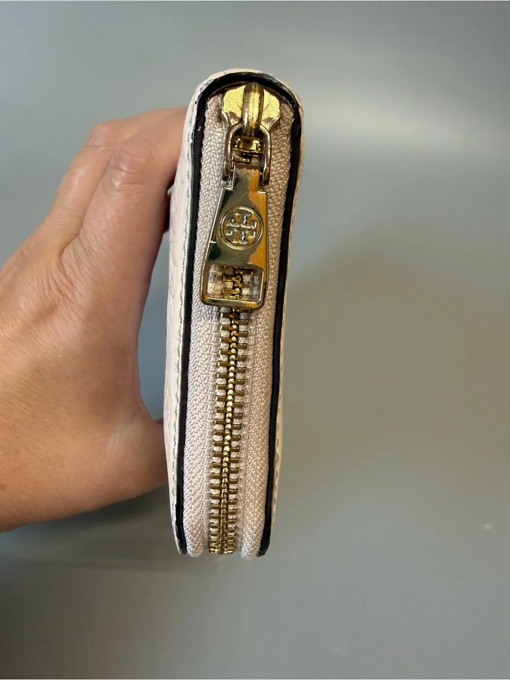 Tory Burch Leather Embossed Monogram zip wallet Off white